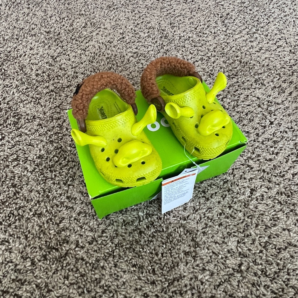 Shrek Crocs